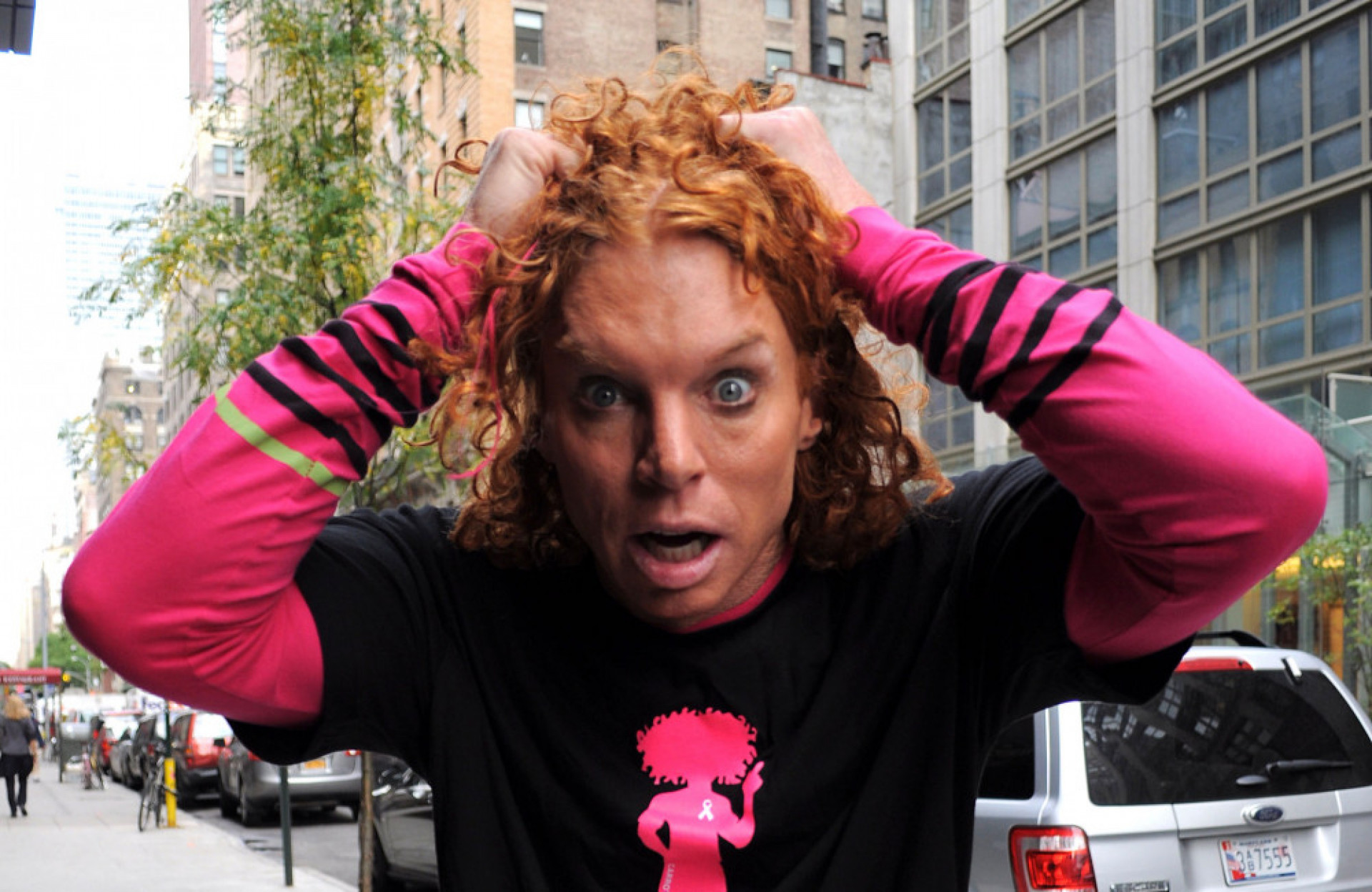 Carrot Top is ‘awake’ and breathing independently