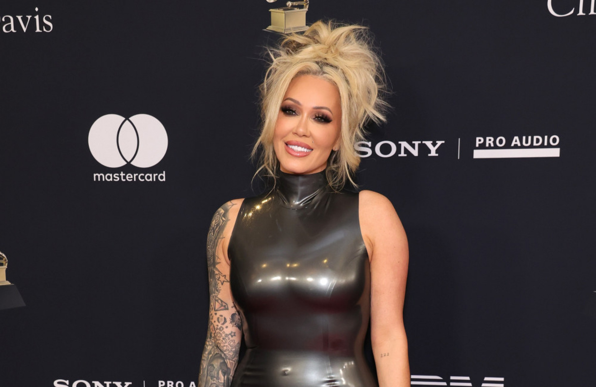 Bunnie XO defends romance with new boyfriend, who is 22 years younger than her
