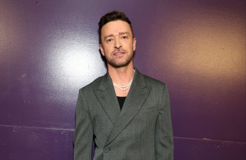 Pop star Justin Timberlake jokingly apologises for his beatboxing skills