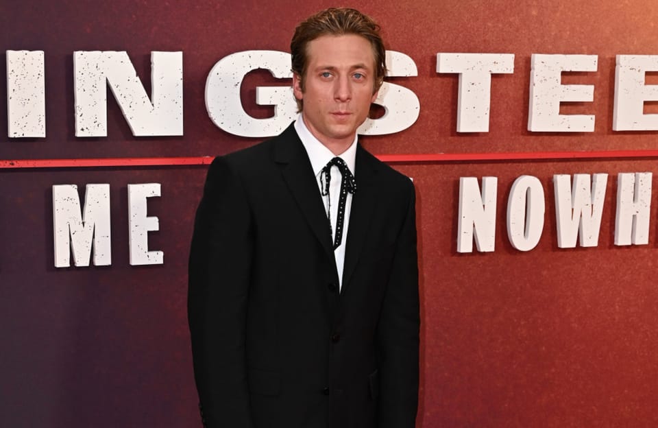 Jeremy Allen White maintains a 'healthy distance' from social media