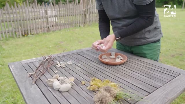 Bienen- und Hummeltränke selber bauen