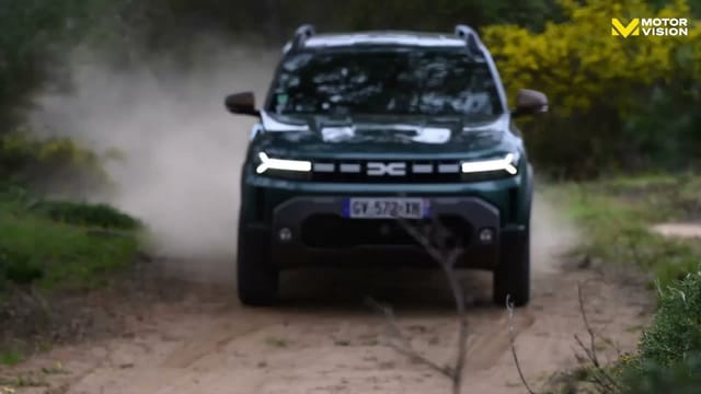 Leapmotor C10 gegen Dacia Duster, Futuristisches EV vs robuste Schlichtheit