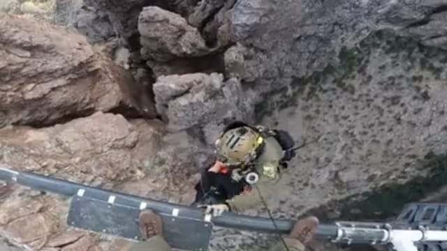 Nach Sprung gestrandet: Basejumper aus Felsspalte gerettet
