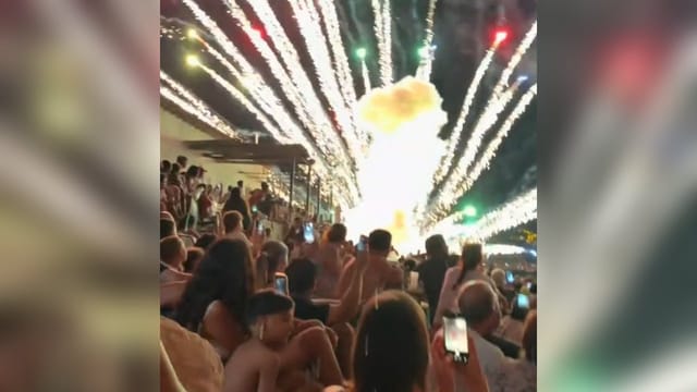 Feuerwerkskörper explodiert in Zuschauermenge: 27 Verletzte