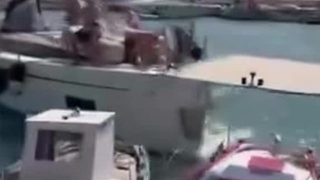 Crash im Hafen: Jacht rast ungebremst in Fischerboote