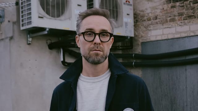 Ergraute Haarpracht: Mark Forster zeigt sich ohne Käppi