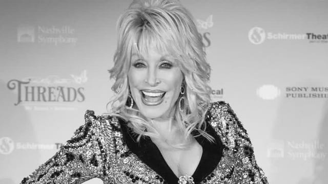 Zu Ehren von Dolly Parton: "9 to 5" erklingt am Buckingham-Palast