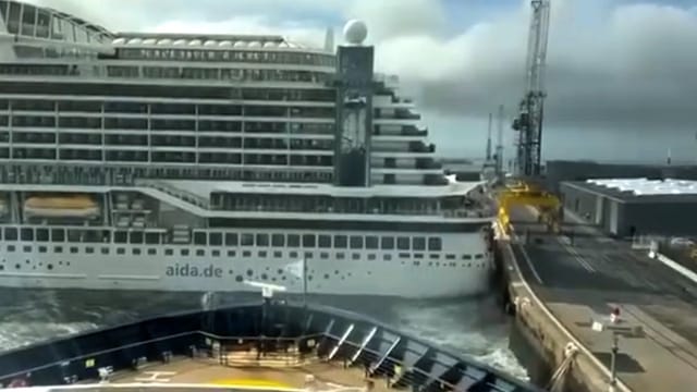 Von Sturm losgerissen: AIDA-Kreuzfahrtschiff rammt Kaimauer