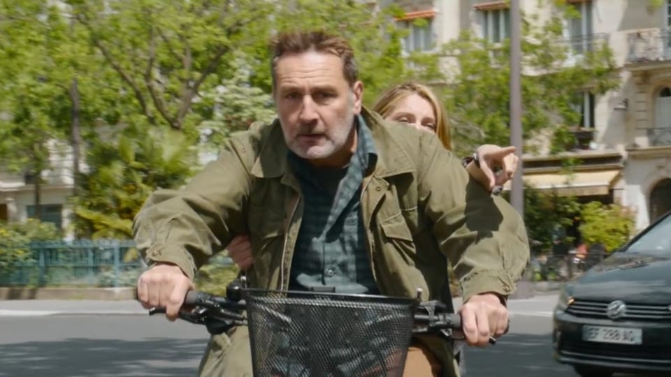 "Verdächtig nette Nachbarn": Trailer zum Krimi-Spaß
