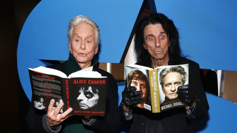 Michael Douglas und Alice Cooper gründen ganz besonderen Buchclub