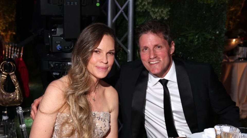Tanzende Strichmännchen: Hilary Swank verkündet ihre Schwangerschaft