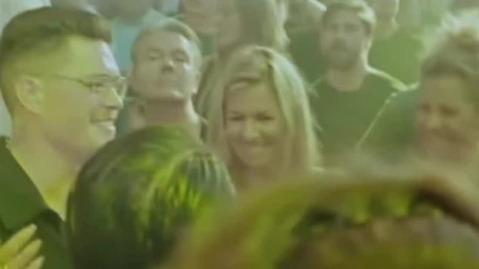 Königin Máxima und Prinzessin Alexia tanzen bei Elektrofestival