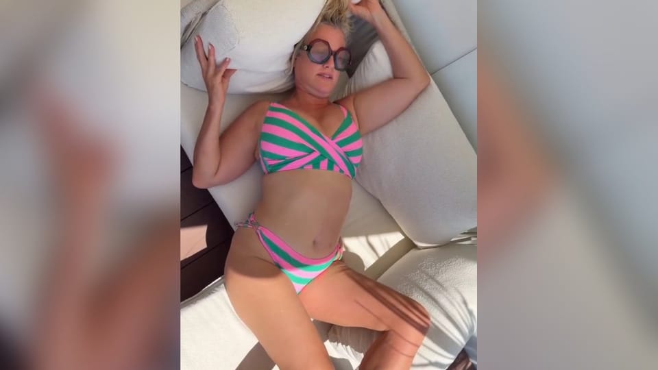 "Sexy content": Barbara Schöneberger räkelt sich vor dem "Bergdoktor"