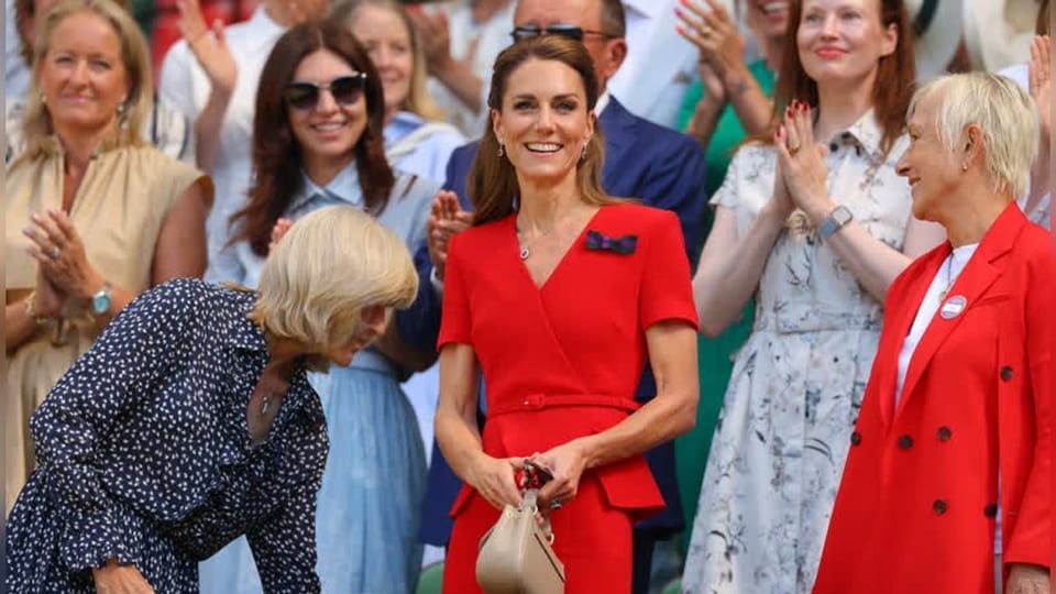 Damenfinale in Wimbledon: Prinzessin Kate strahlt in rotem Kleid