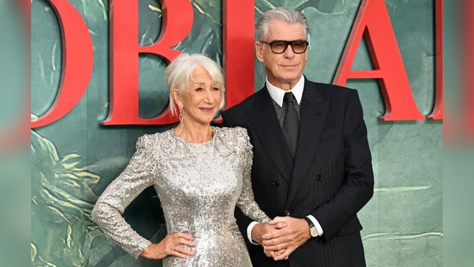 Helen Mirren und Pierce Brosnan: Händchenhalten auf dem roten Teppich